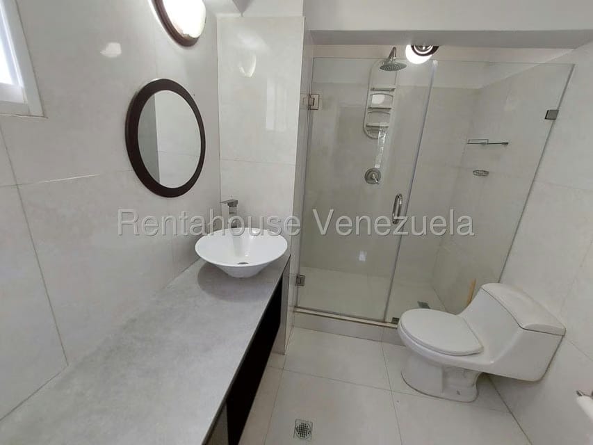 Apartamento (1 Nivel) en Alquiler en Colinas de Bello Monte, Distrito Metropolitano - 24