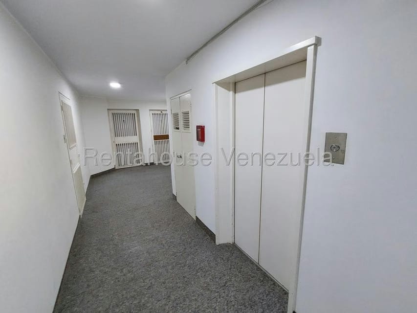 Apartamento (1 Nivel) en Alquiler en Colinas de Bello Monte, Distrito Metropolitano - 26