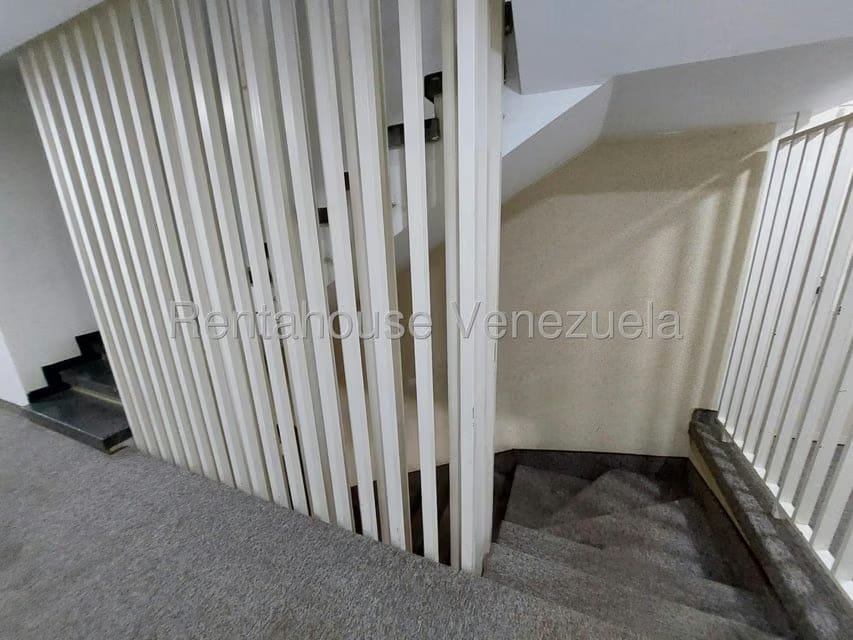 Apartamento (1 Nivel) en Alquiler en Colinas de Bello Monte, Distrito Metropolitano - 27