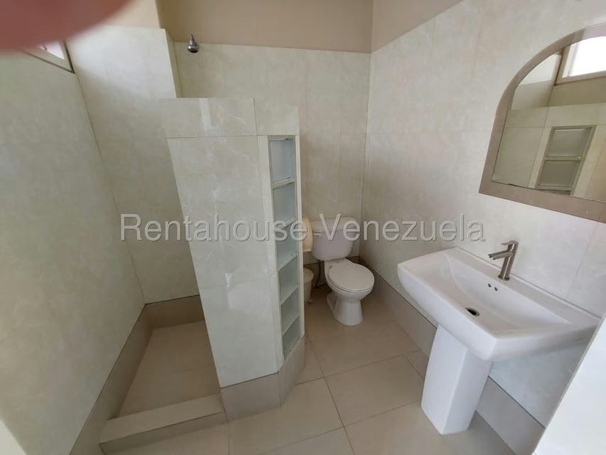 Apartamento (1 Nivel) en Alquiler en Colinas de Bello Monte, Distrito Metropolitano - 38