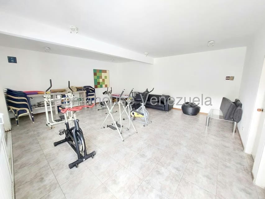 Apartamento (1 Nivel) en Alquiler en Colinas de Bello Monte, Distrito Metropolitano - 39