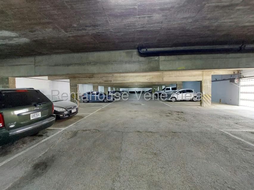 Apartamento (1 Nivel) en Alquiler en Colinas de Bello Monte, Distrito Metropolitano - 41