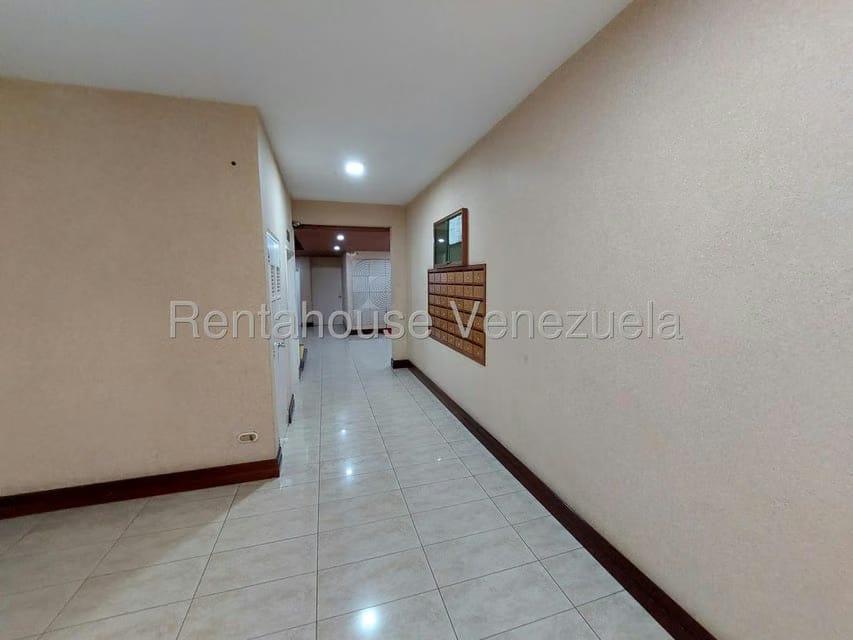 Apartamento (1 Nivel) en Alquiler en Colinas de Bello Monte, Distrito Metropolitano - 7