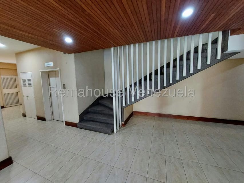 Apartamento (1 Nivel) en Alquiler en Colinas de Bello Monte, Distrito Metropolitano - 8
