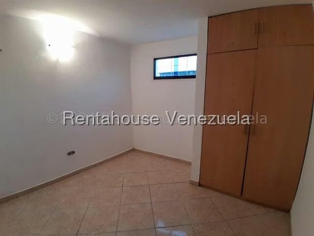 Townhouse (Multiples Niveles) en Venta en Los Jarales, Carabobo - 17