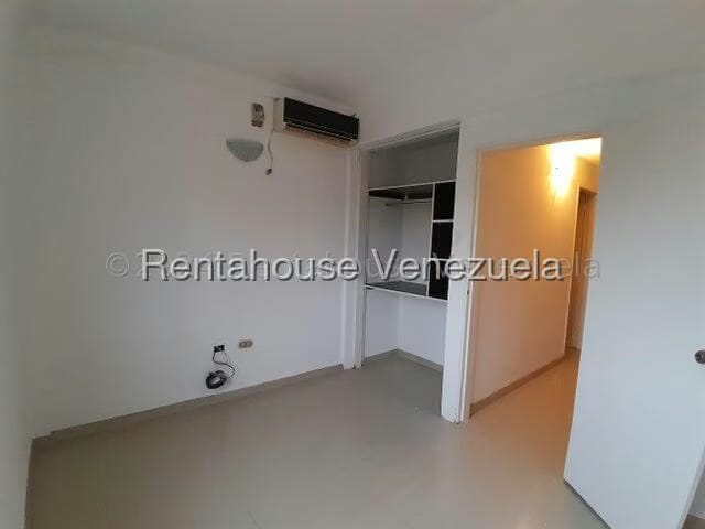 Townhouse (Multiples Niveles) en Venta en Los Jarales, Carabobo - 19