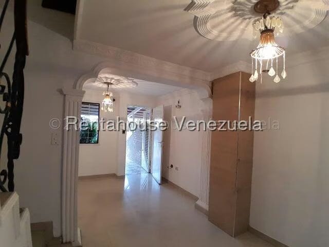 Townhouse (Multiples Niveles) en Venta en Los Jarales, Carabobo - 3