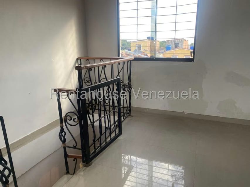 Townhouse (Multiples Niveles) en Venta en Los Jarales, Carabobo - 44