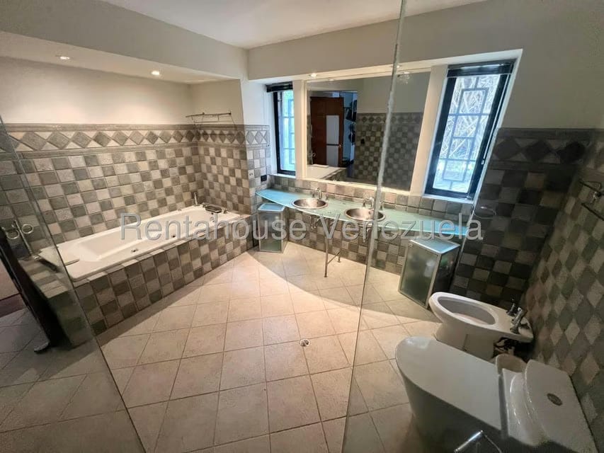 Apartamento (Planta Baja) en Venta en Miranda, Distrito Metropolitano - 12
