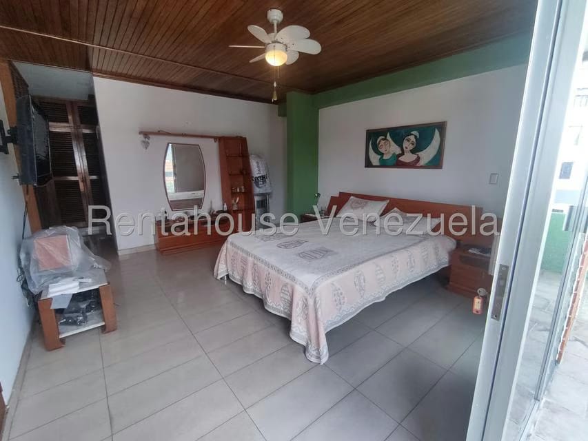 Apartamento (Duplex) en Venta en Los Chaguaramos, Distrito Metropolitano - 18