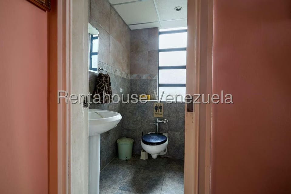 Comercial (Oficina) en Alquiler en Parroquia La Candelaria, Distrito Metropolitano - 8