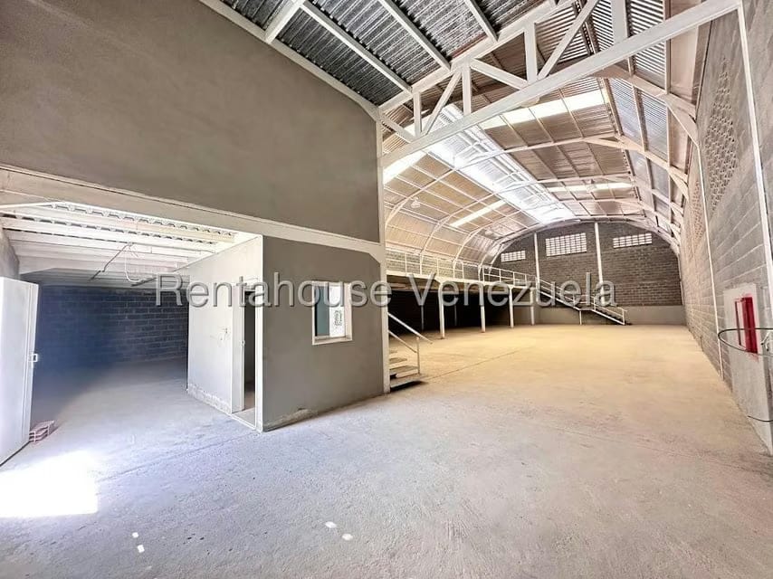 Comercial (Galpon - Deposito) en Venta en Parroquia Juan de Villegas, Lara - 2