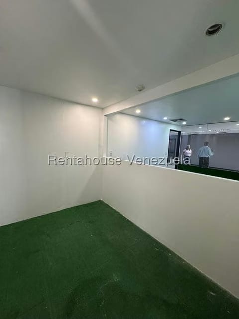 Comercial (Local Comercial) en Alquiler en Terrazas del Avila, Distrito Metropolitano - 16