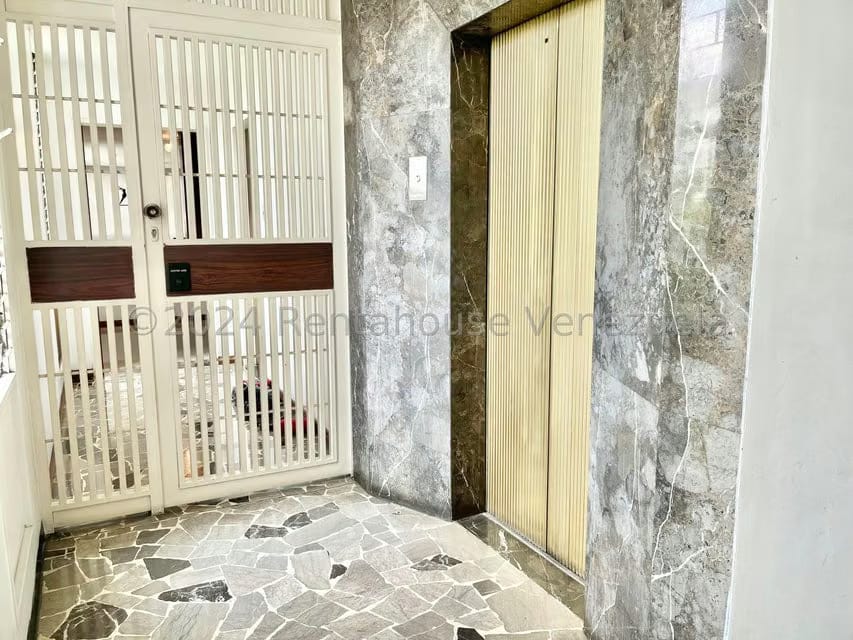 Apartamento (1 Nivel) en Alquiler en Las Mercedes, Distrito Metropolitano - 2