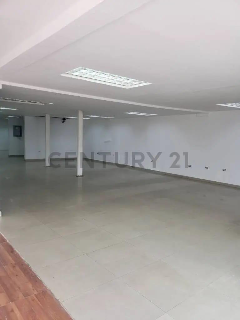 Alquiler de local comercial a pie de calle, en plena avenida intercomunal - 2