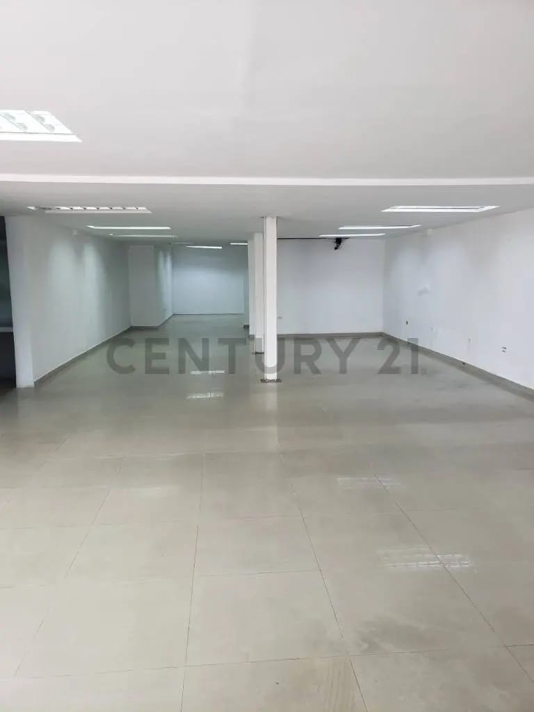 Alquiler de local comercial a pie de calle, en plena avenida intercomunal - 3