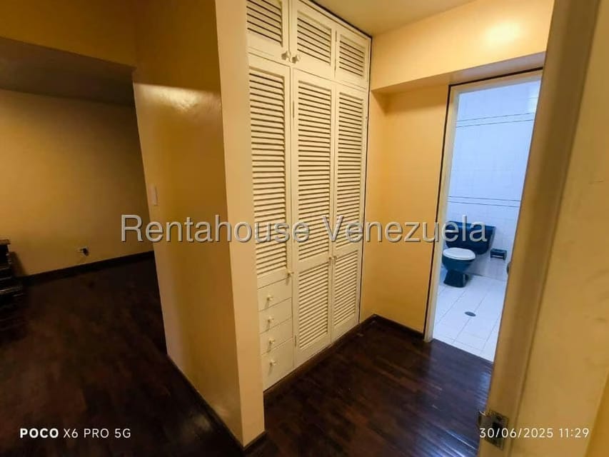 Apartamento (1 Nivel) en Alquiler en Colinas de Quinta Altamira, Distrito Metropolitano - 11