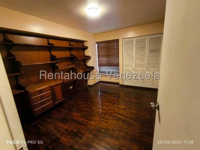 Apartamento (1 Nivel) en Alquiler en Colinas de Quinta Altamira, Distrito Metropolitano - 15