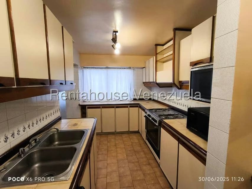 Apartamento (1 Nivel) en Alquiler en Colinas de Quinta Altamira, Distrito Metropolitano - 6