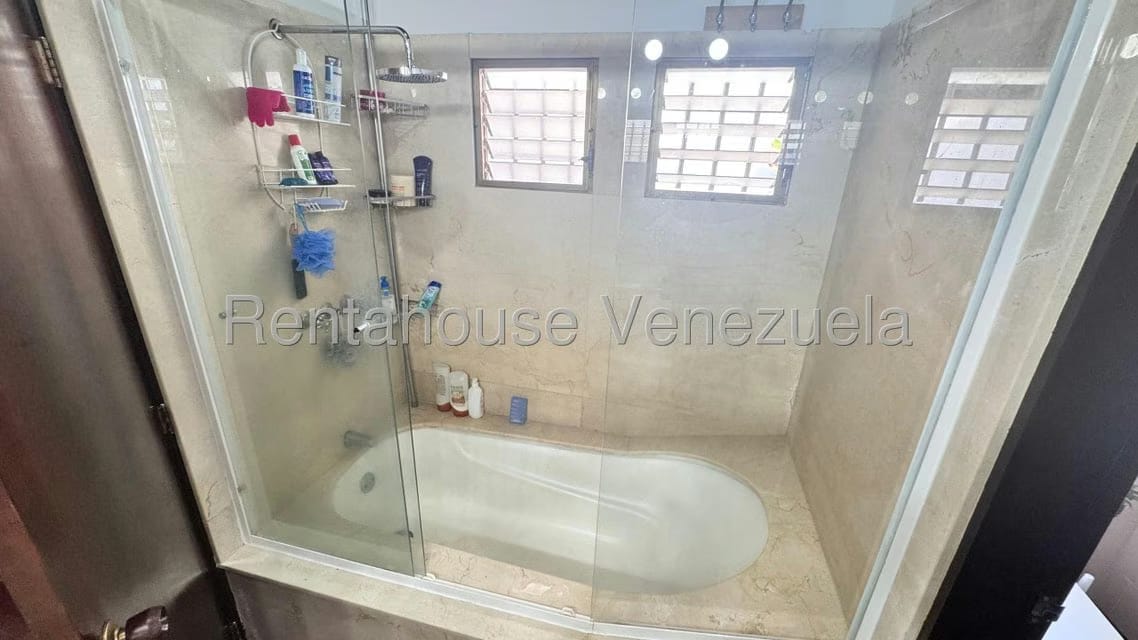 Casa (Multipes Niveles) en Venta en Alto Hatillo, Distrito Metropolitano - 18