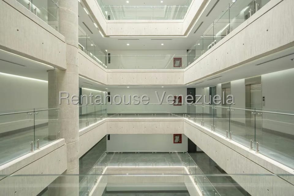 Comercial (Oficina) en Alquiler en Los Naranjos del Cafetal, Distrito Metropolitano - 13