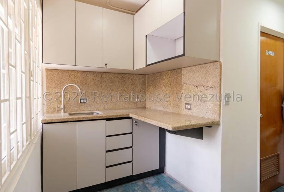 Comercial (Local Comercial) en Venta en El Rosal, Distrito Metropolitano - 16