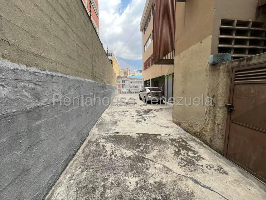 Terreno (Comercial) en Venta en La Urbina, Distrito Metropolitano - 4