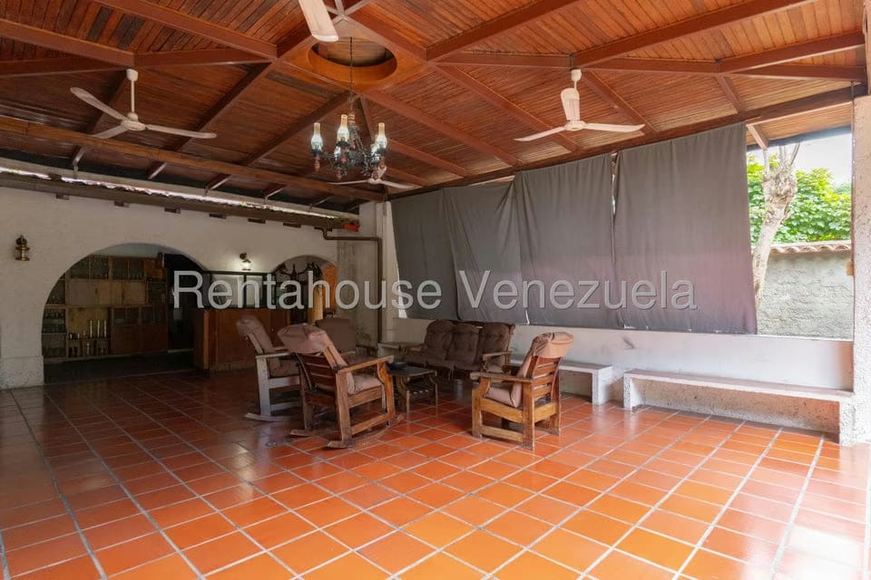 Casa (Multipes Niveles) en Venta en Colinas de Santa Monica, Distrito Metropolitano - 14