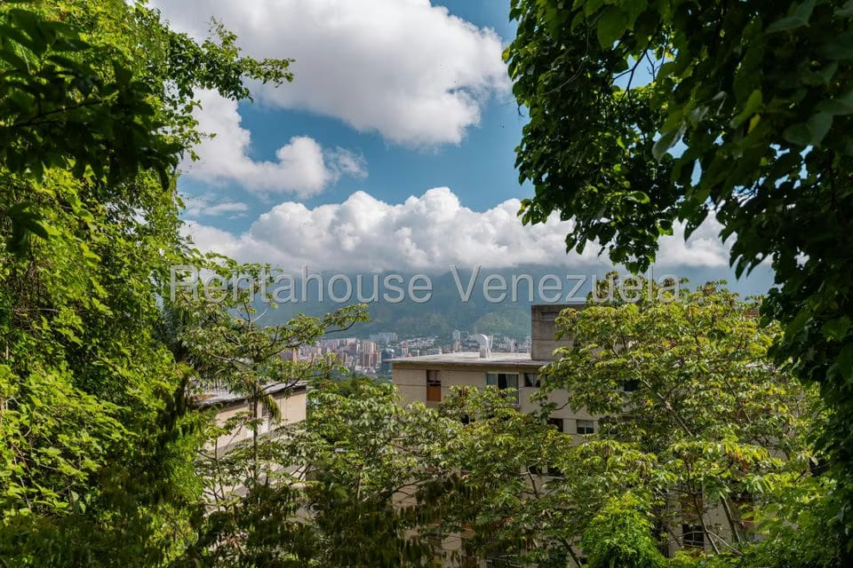 Casa (Multipes Niveles) en Venta en Colinas de Santa Monica, Distrito Metropolitano - 17