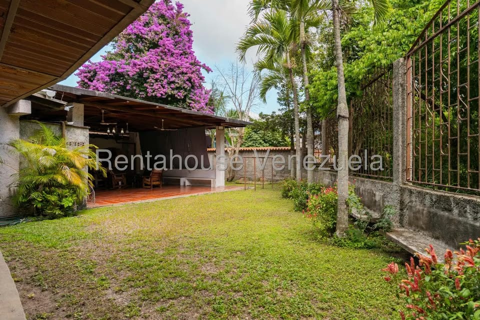 Casa (Multipes Niveles) en Venta en Colinas de Santa Monica, Distrito Metropolitano - 21