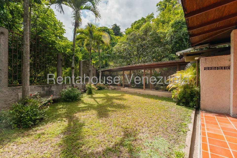 Casa (Multipes Niveles) en Venta en Colinas de Santa Monica, Distrito Metropolitano - 23