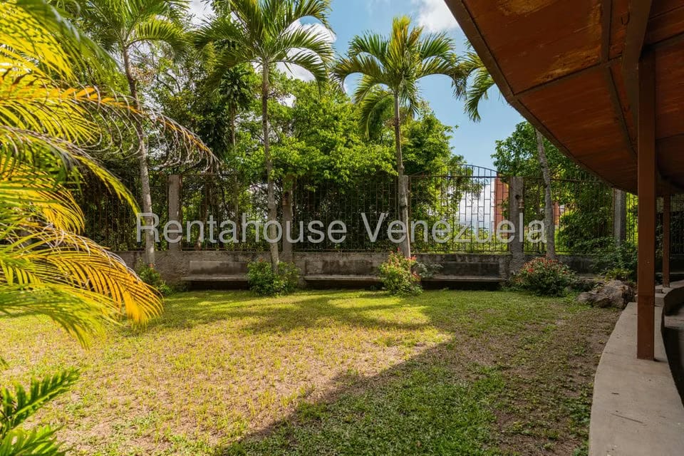 Casa (Multipes Niveles) en Venta en Colinas de Santa Monica, Distrito Metropolitano - 24