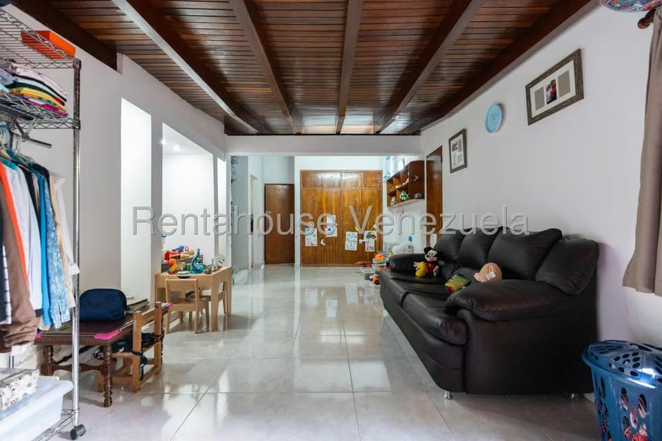 Casa (Multipes Niveles) en Venta en Colinas de Santa Monica, Distrito Metropolitano - 38