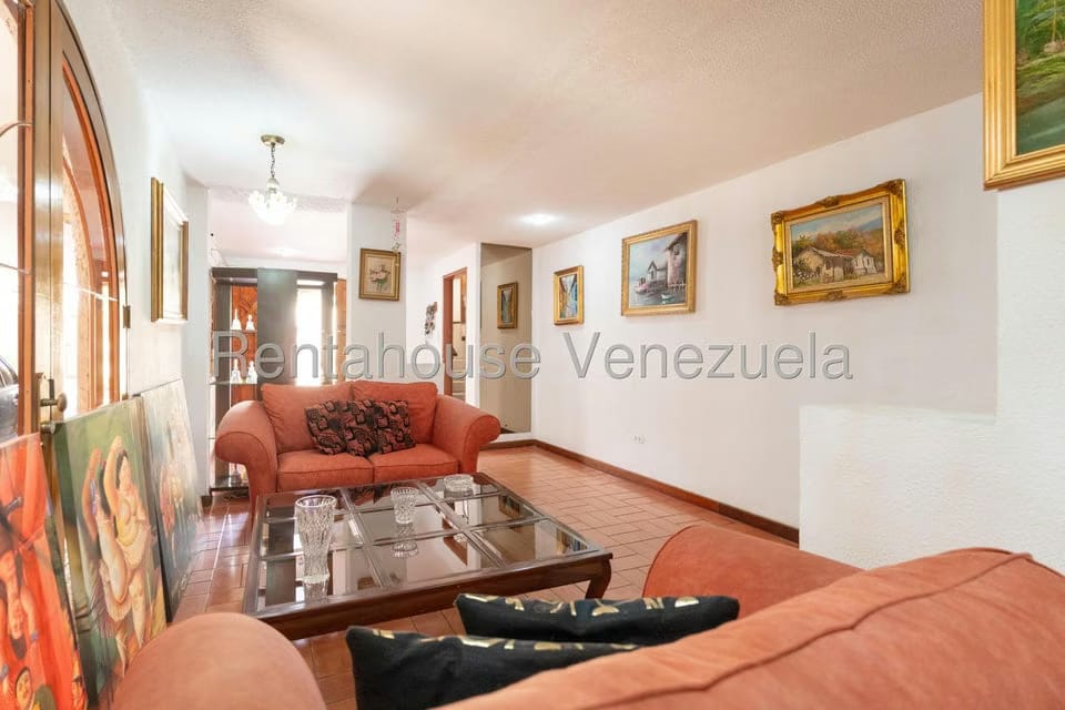 Casa (Multipes Niveles) en Venta en Colinas de Santa Monica, Distrito Metropolitano - 5