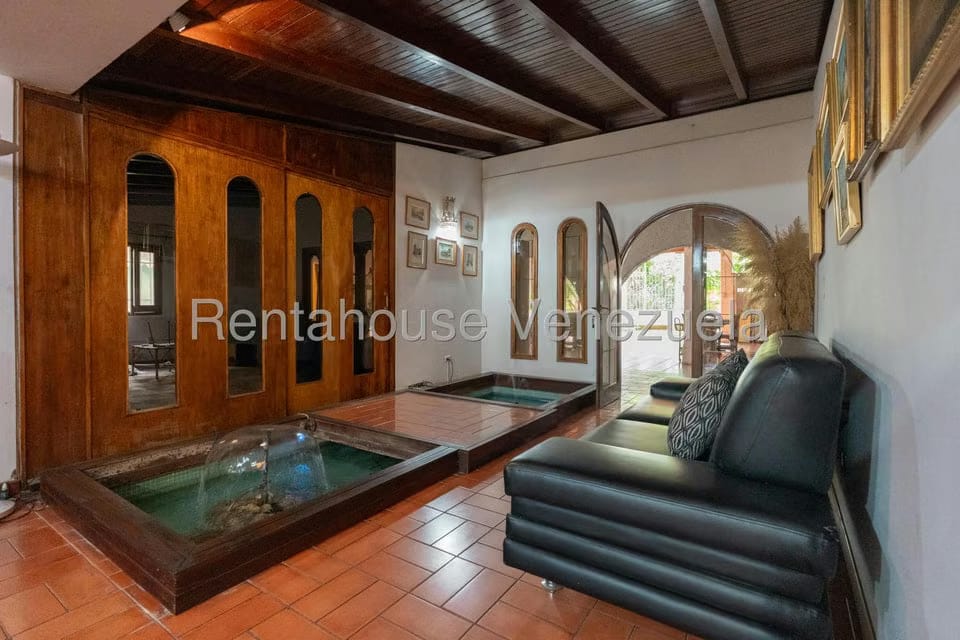 Casa (Multipes Niveles) en Venta en Colinas de Santa Monica, Distrito Metropolitano - 7