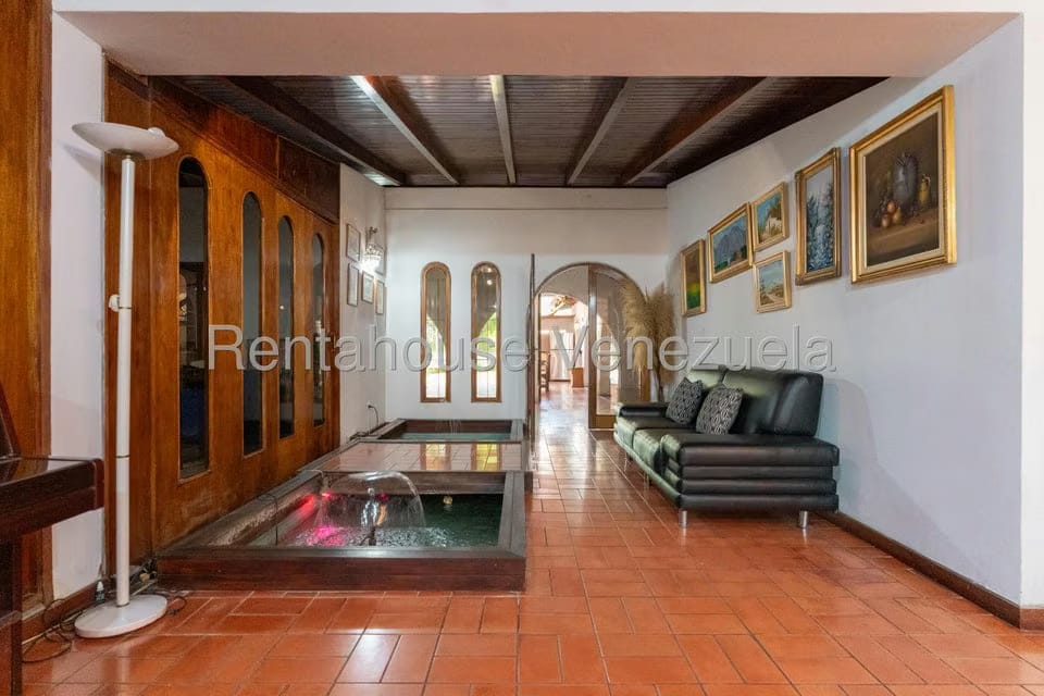 Casa (Multipes Niveles) en Venta en Colinas de Santa Monica, Distrito Metropolitano - 8