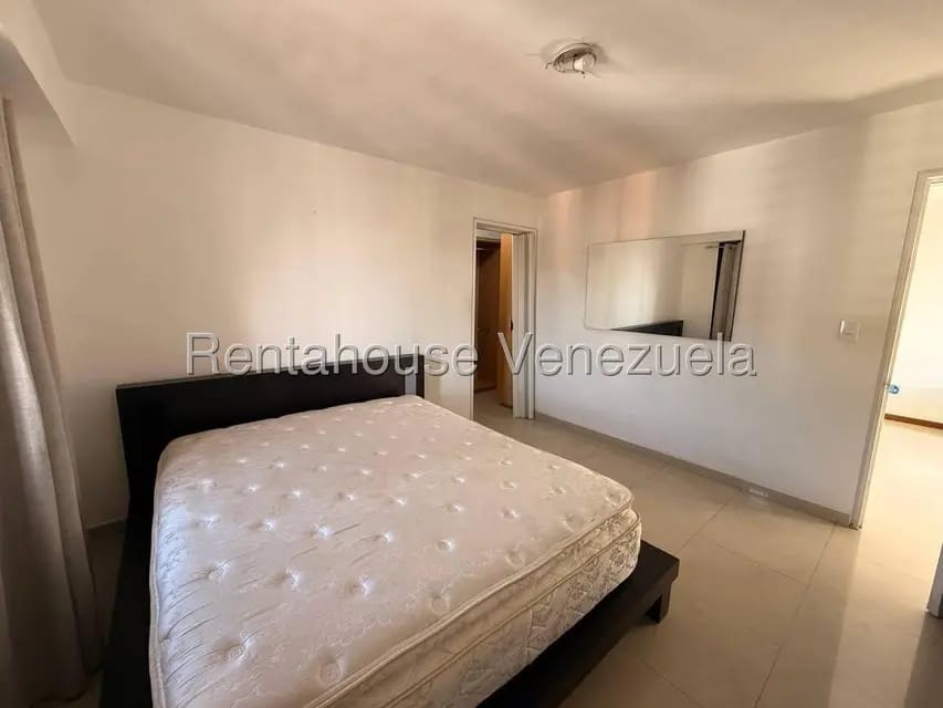 Apartamento (1 Nivel) en Alquiler en El Rosal, Distrito Metropolitano - 11