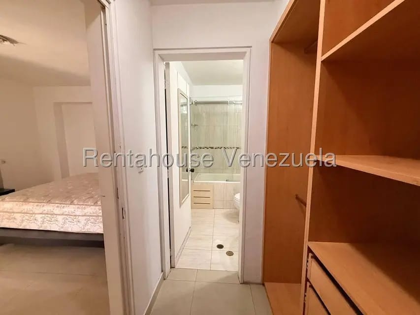 Apartamento (1 Nivel) en Alquiler en El Rosal, Distrito Metropolitano - 12