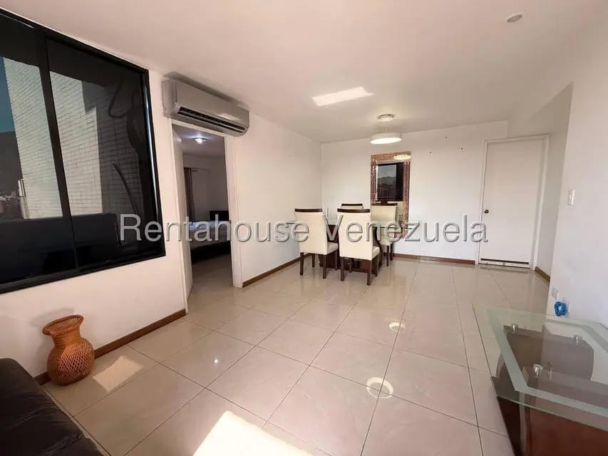 Apartamento (1 Nivel) en Alquiler en El Rosal, Distrito Metropolitano - 4