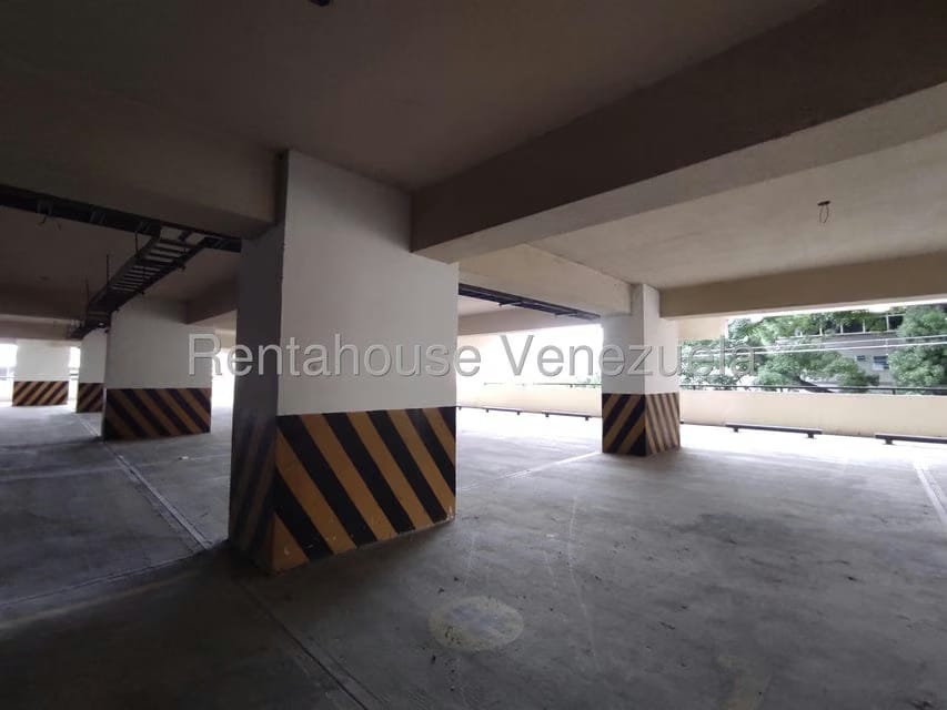 Comercial (Local Comercial) en Venta en Avenida 19 de Abril, Aragua - 21