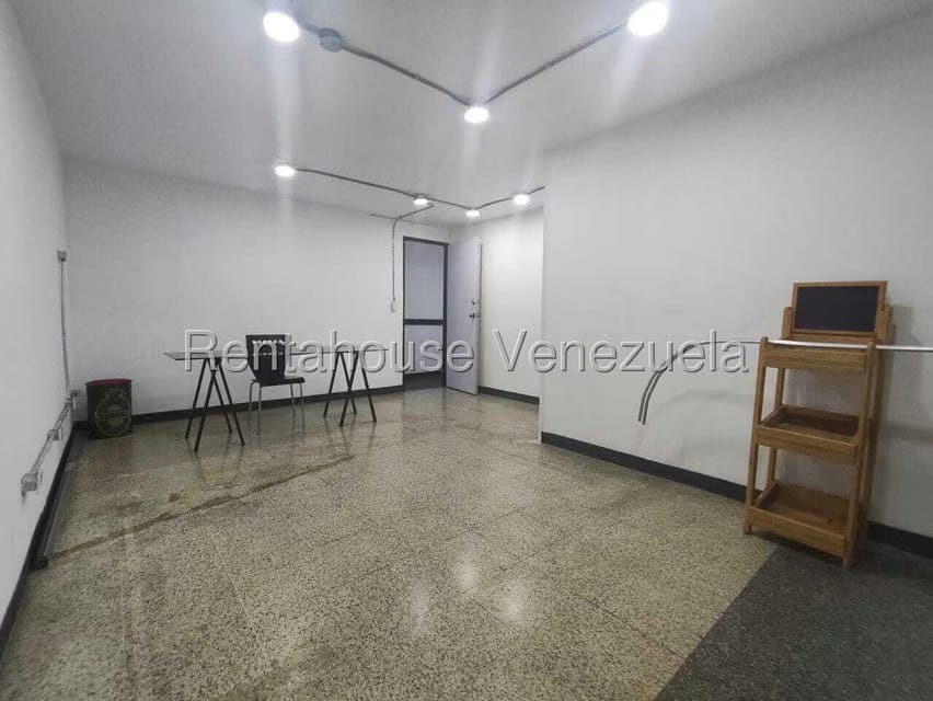 Comercial (Oficina) en Alquiler en Los Palos Grandes, Distrito Metropolitano - 11