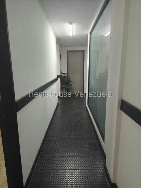 Comercial (Oficina) en Alquiler en Los Palos Grandes, Distrito Metropolitano - 5