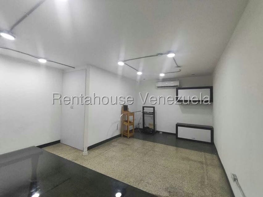 Comercial (Oficina) en Alquiler en Los Palos Grandes, Distrito Metropolitano - 9