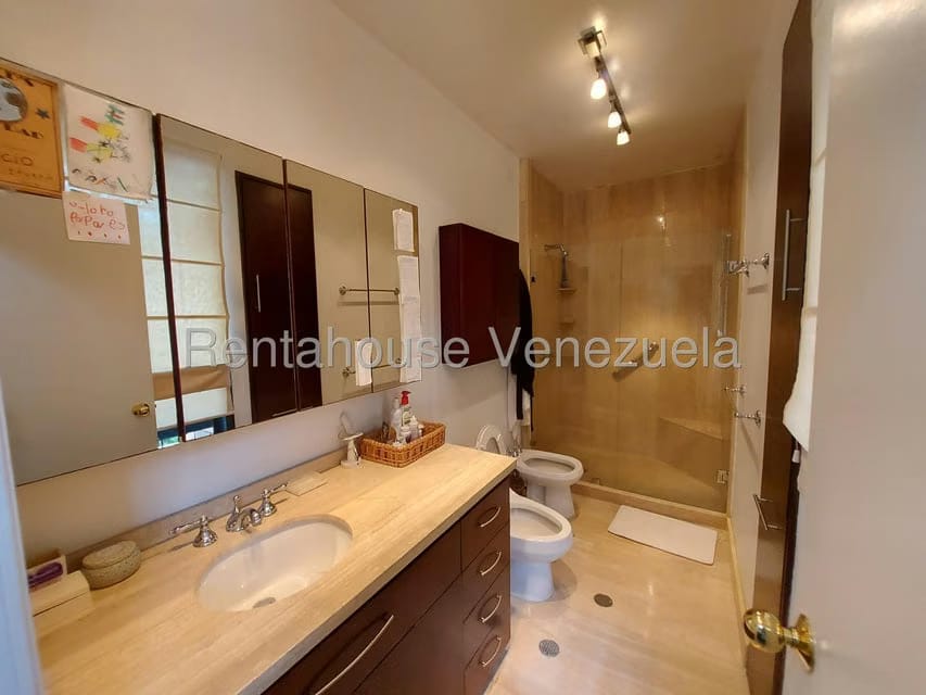 Apartamento (1 Nivel) en Venta en Los Palos Grandes, Distrito Metropolitano - 24