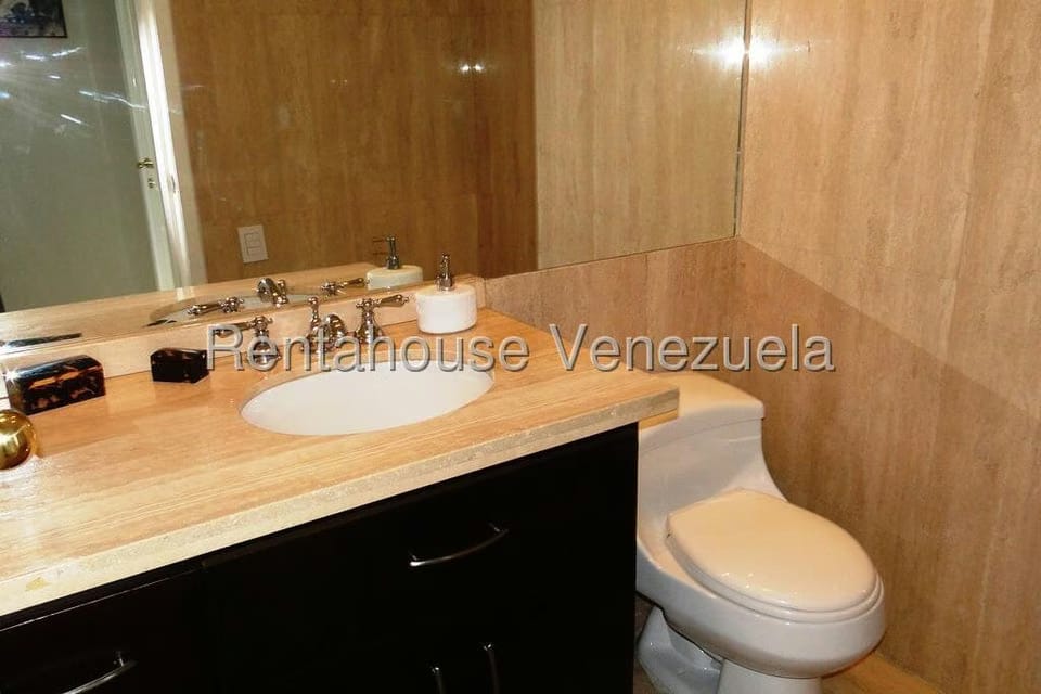 Apartamento (1 Nivel) en Venta en Los Palos Grandes, Distrito Metropolitano - 8