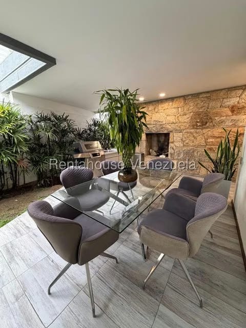 Casa (Contemporaneo) en Alquiler en Santa Paula, Distrito Metropolitano - 8