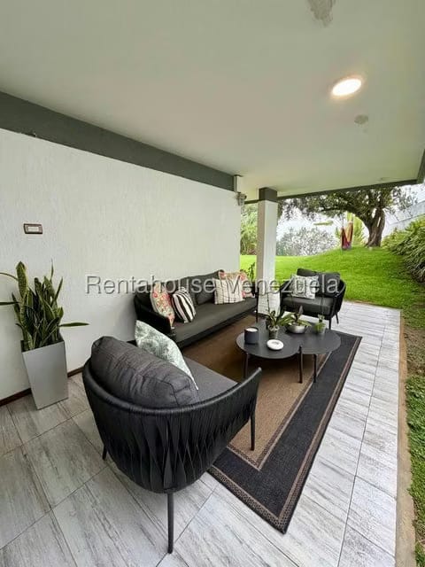 Casa (Contemporaneo) en Alquiler en Santa Paula, Distrito Metropolitano - 9