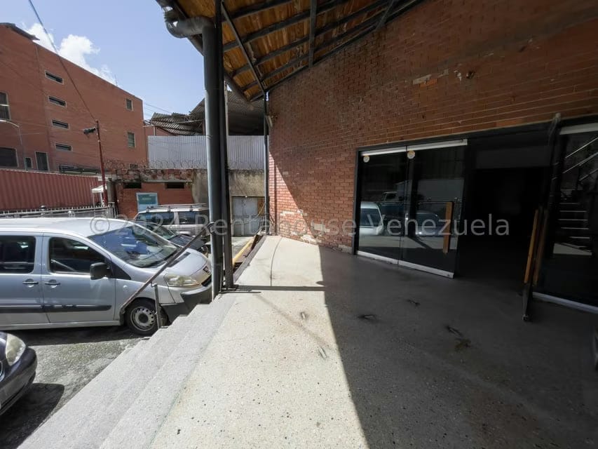 Comercial (Galpon - Deposito) en Alquiler en La Yaguara, Distrito Metropolitano - 2
