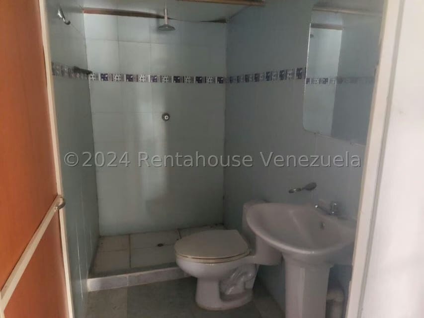 Casa (Duplex) en Venta en Vista Linda, Miranda - 23