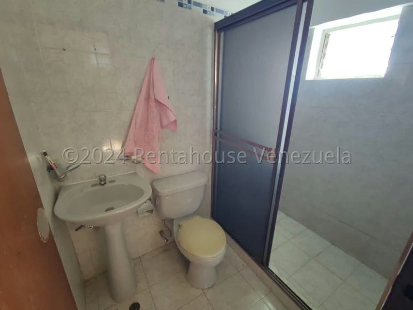 Casa (Duplex) en Venta en Vista Linda, Miranda - 24